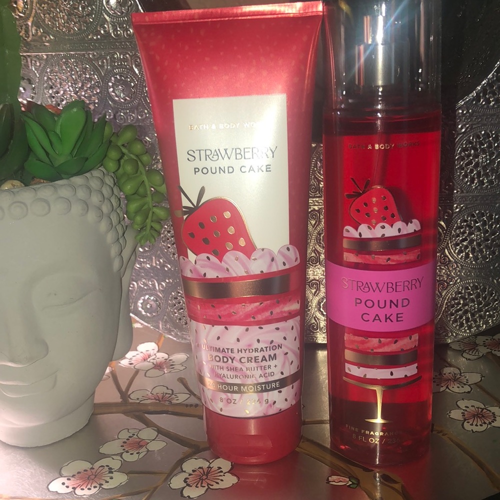 Bath and Bodyworks strawberry poundcake gift set